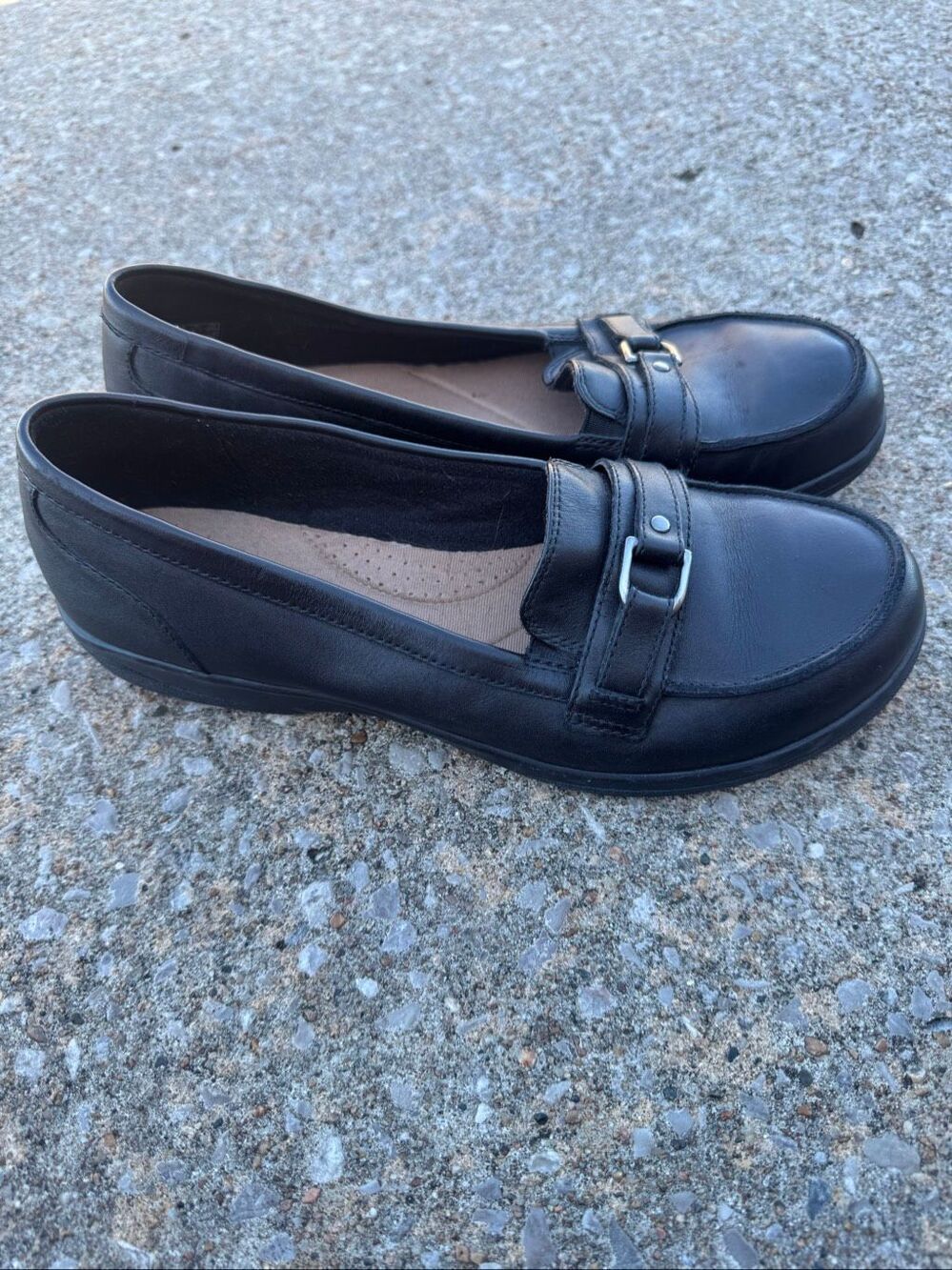 Clarks Collection Women’s 10 M Black Leather Cushion Soft Buckle Loafers